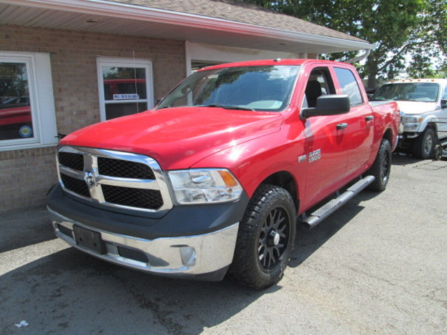  2017 Ram 1500 4WD Crew Cab 140.5 ST, Liner, side steps in Cars & Trucks in St. Catharines