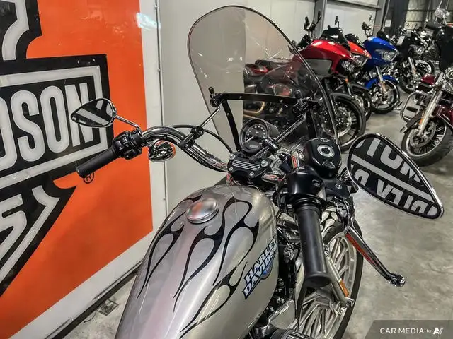 2009 Harley-Davidson XL883L SUPERLOW in Street, Cruisers & Choppers in Calgary - Image 14