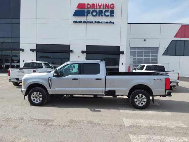2023 Ford Super Duty F-350 SRW XLT 4WD Crew Cab 8' Box, 7.3L V8, in Cars & Trucks in Calgary - Image 2