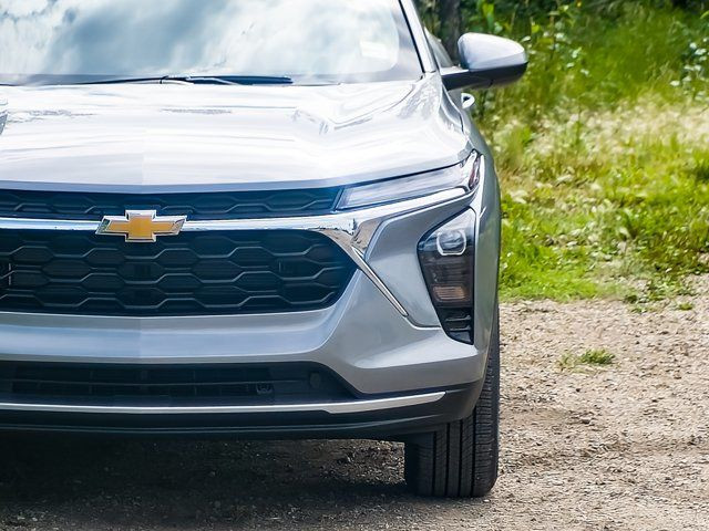 2025 Chevrolet Trax LT in Cars & Trucks in Edmonton - Image 4