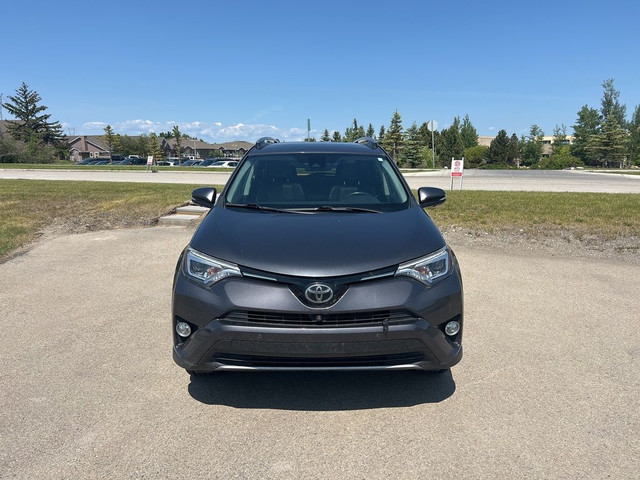 2017 Toyota RAV4 Limited in Cars & Trucks in Calgary - Image 2