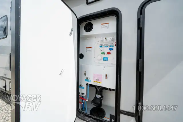 2025 Winnebago Ekko 22A AWD POP-TOP in RVs & Motorhomes in Kelowna - Image 63