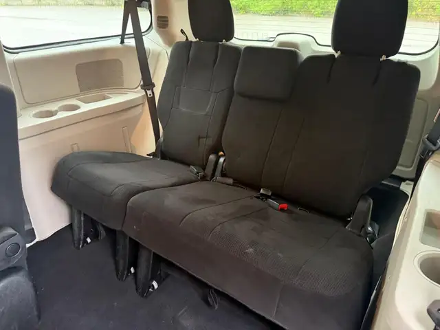2012 Dodge Grand Caravan SXT | ONE OWNER | STOW N GO | MULTI-FUN in Cars & Trucks in Oshawa / Durham Region - Image 17