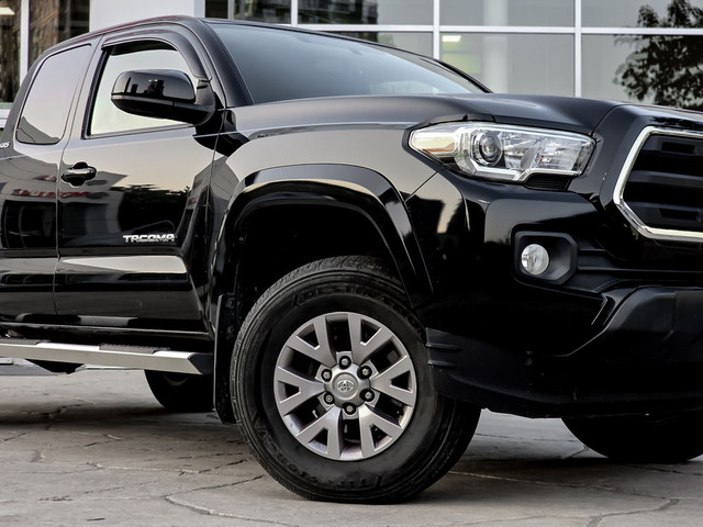 2017 Toyota Tacoma 4WD Access Cab V6 Auto SR5 in Cars & Trucks in City of Toronto - Image 3