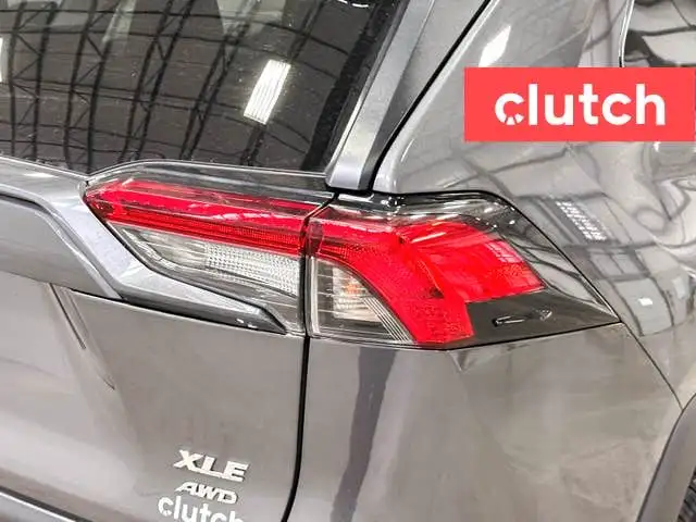2022 Toyota RAV4 XLE AWD w/ Apple CarPlay, Heated Front Seats, R dans Autos et camions dans Ville de Toronto - Image 12