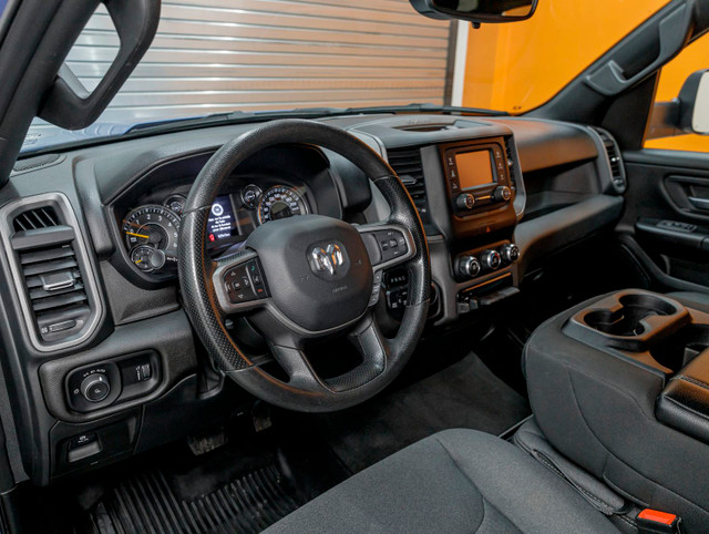 2022 Ram 1500 TRADESMAN CREW 4X4 V8 *FREINS REMORQ* BLUETOOTH in Cars & Trucks in Laurentides - Image 2