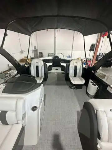 2025 Berkshire Pontoons 24RFX CTS 3.0 in Powerboats & Motorboats in Winnipeg - Image 17