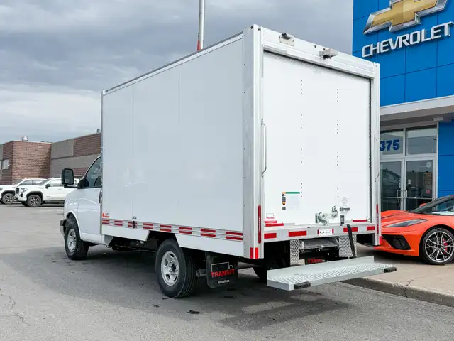 2025 Chevrolet Express Cutaway Work Van 4.3L V6 WITH REMOTE E... in Cargo & Utility Trailers in Ottawa - Image 4