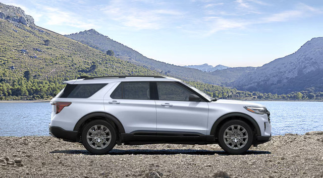 2025 Ford Explorer ACTIVE | COMFORT PKG | PANO ROOF | REMOTE STA in Cars & Trucks in Calgary - Image 2