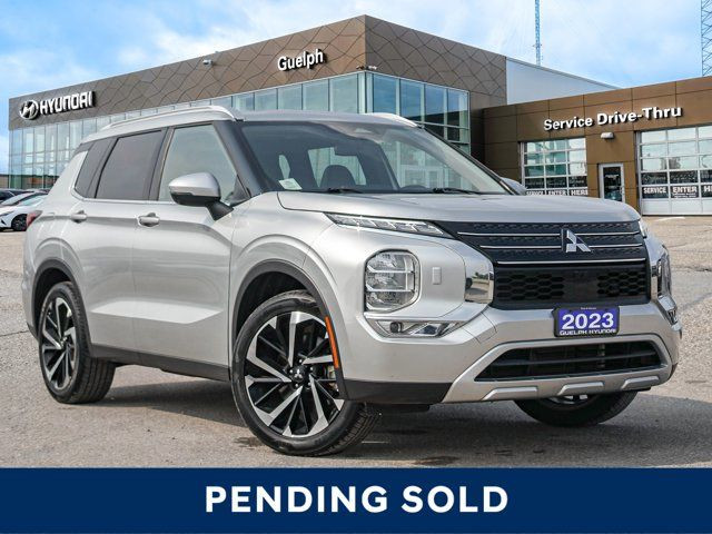 2023 Mitsubishi Outlander LE S-AWC | One Owner! | Panoroof in Cars & Trucks in Guelph