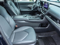 ACCIDENT FREE, LOADED XLE MODEL, HEATED LEATHER 8 PASSENGER SEATING, SUNROOF, COLLISION AVOIDANCE, B... (image 9)