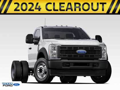 2024 Ford Super Duty F-600 Drw XL 2WD REG CAB 205 WB 120 CA in Cars & Trucks in Winnipeg