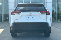 FINANCE OR LEASE PURCHASE PRICE: $31,300 + HST + Finance/Lease Fee + Licensing CASH PRICE: $33,300 +... (image 4)