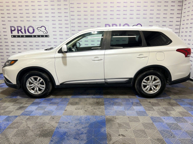 2020 Mitsubishi Outlander in Cars & Trucks in Ottawa - Image 2
