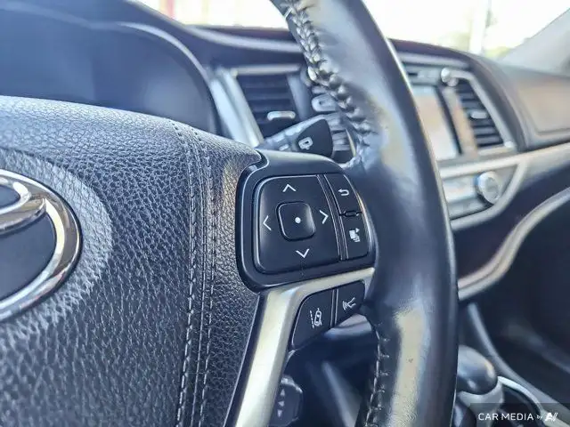 2017 Toyota Highlander XLE in Cars & Trucks in Ottawa - Image 20