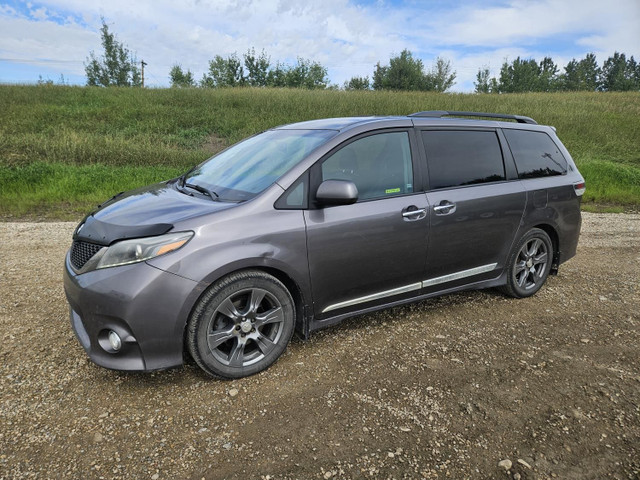 2017 Toyota Sienna in Cars & Trucks in Edmonton
