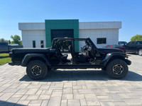 2023 Jeep Gladiator Mojave 4x4 with the 3.6L V6, automatic transmission, and only 44,003kms! Clean h... (image 3)