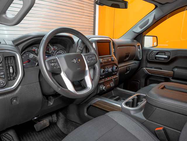 2022 Chevrolet Silverado 1500 LT TRAIL BOSS CREW 4X4 V8 *SIÈGES  in Cars & Trucks in Laurentides - Image 2