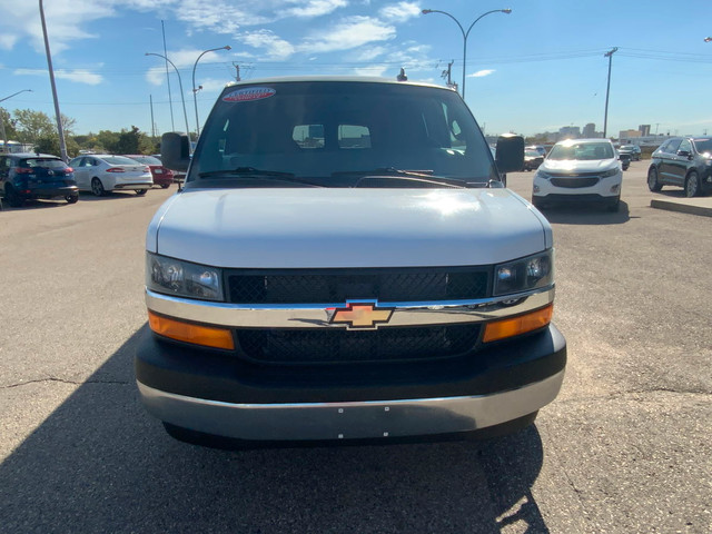 2016 Chev Express 3500 LT RWD 15 Passenger Van Rear A/C | V8 4.8 in Cars & Trucks in Regina - Image 2