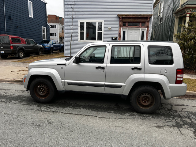 2011 Jeep Liberty 70th Anniversary Edition in Cars & Trucks in City of Halifax - Image 3