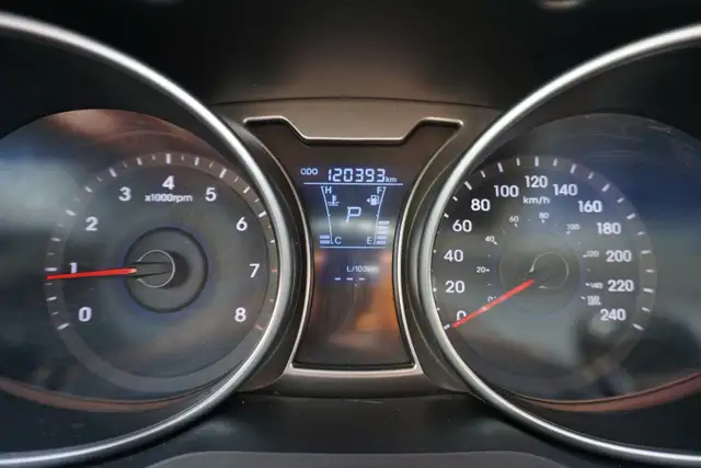 2017 Hyundai Veloster in Cars & Trucks in Oakville / Halton Region - Image 31