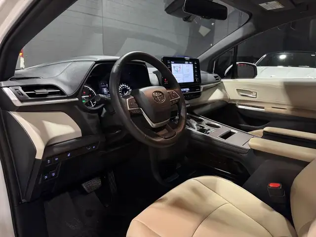 2021 Toyota Sienna XLE HYBRID 8-PASSENGER in Cars & Trucks in Mississauga / Peel Region - Image 16