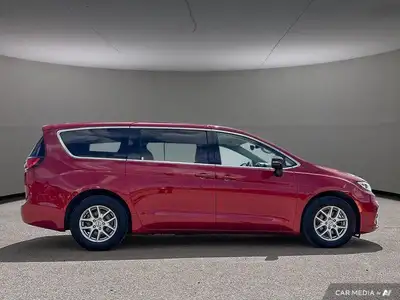 2024 Chrysler Pacifica Touring-L | Apple Carplay | Heated Seats, View more
