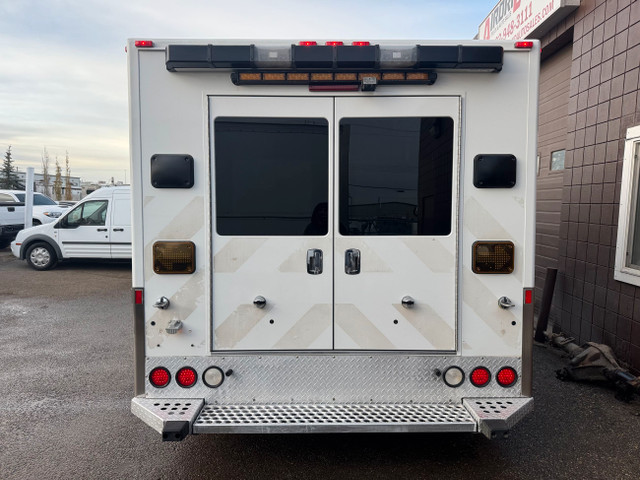 2018 Chevrolet Express Commercial Cutaway 3500 Ambulance in Cars & Trucks in Calgary - Image 4