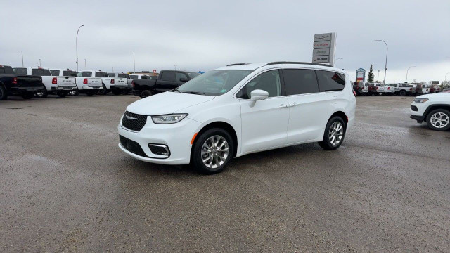 2022 Chrysler Pacifica in Cars & Trucks in Edmonton - Image 3