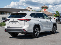 One Owner - Keyless Ignition - AWD - Sunroof - SofTex Leather - BSM The 2021 Toyota Highlander XLE b... (image 8)