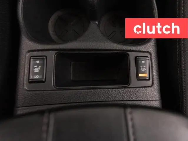 2019 Nissan Rogue S w/ Apple CarPlay & Android Auto, Rearview Ca dans Autos et camions dans Ottawa - Image 37