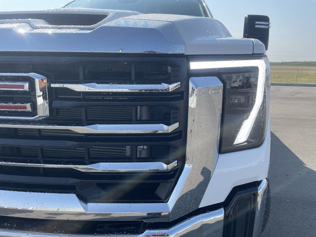 2025 GMC Sierra 3500HD SLE in Cars & Trucks in Calgary - Image 3