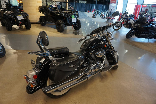 2005 Suzuki Boulevard c50t in Touring in Québec City - Image 4