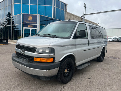 2017 Chevrolet Express Passenger CHEVROLET Express LT - 12 Passe