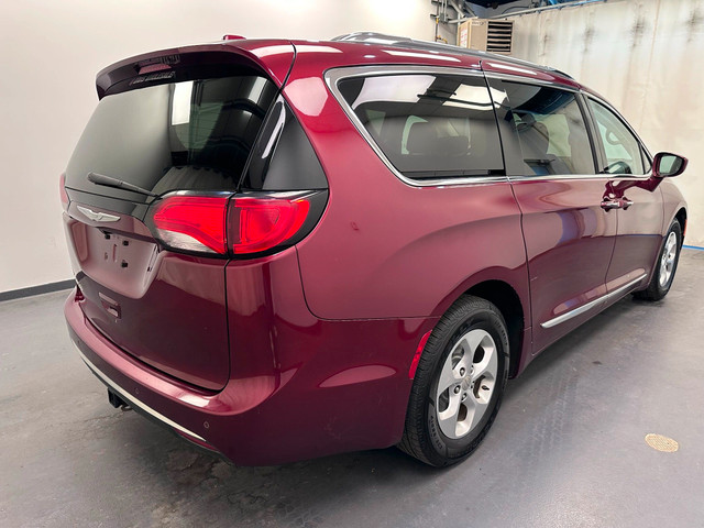 2017 Chrysler Pacifica Touring-L Plus Pacifica Touring L Plus in Cars & Trucks in Lethbridge - Image 4