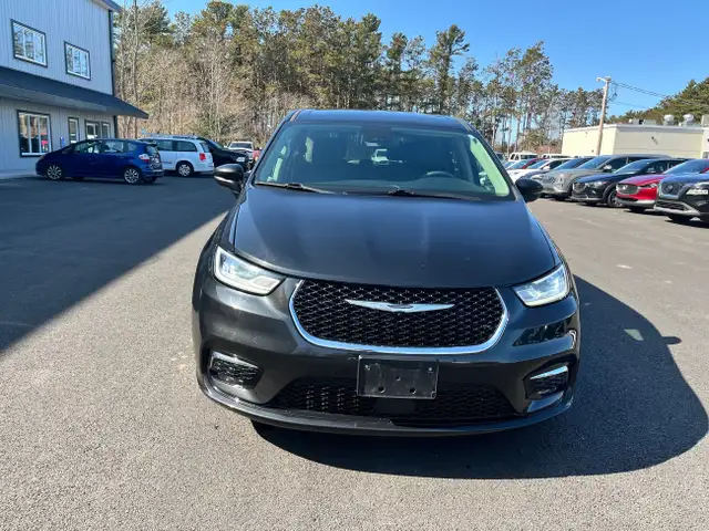 2023 Chrysler Pacifica Touring-L PRICED TO MOVE! BACKUP CAM!...62863216370307122