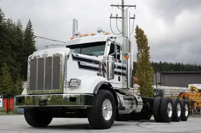 2022 Peterbilt 367H Extended Day Cab Tri Drive X15 565HP 18 Spd Low Miles with Warranty Stock #:5268...
