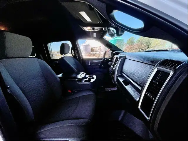 2022 Ram 1500 Classic Warlock CREW 4WD 5.7L HEMI B/U CAMERA dans Autos et camions dans Delta/Surrey/Langley - Image 15