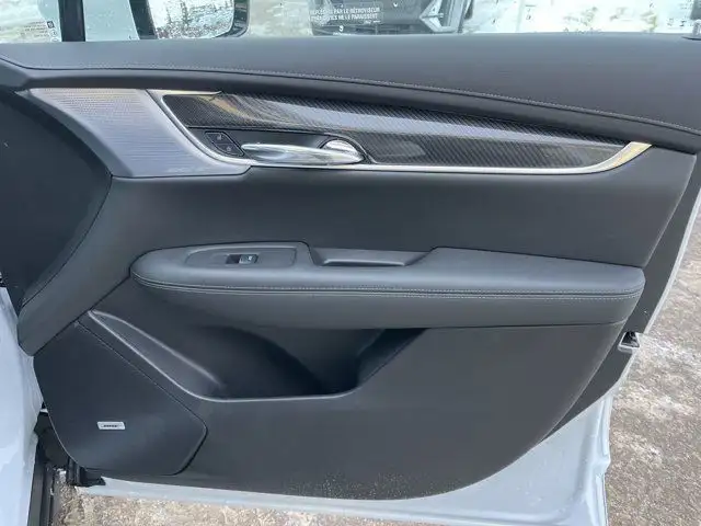 2025 Cadillac XT6 AWD Sport in Cars & Trucks in Edmonton - Image 28