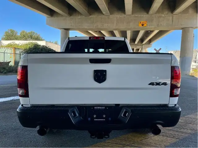 2022 Ram 1500 Classic Warlock CREW 4WD 5.7L HEMI B/U CAMERA dans Autos et camions dans Delta/Surrey/Langley - Image 7