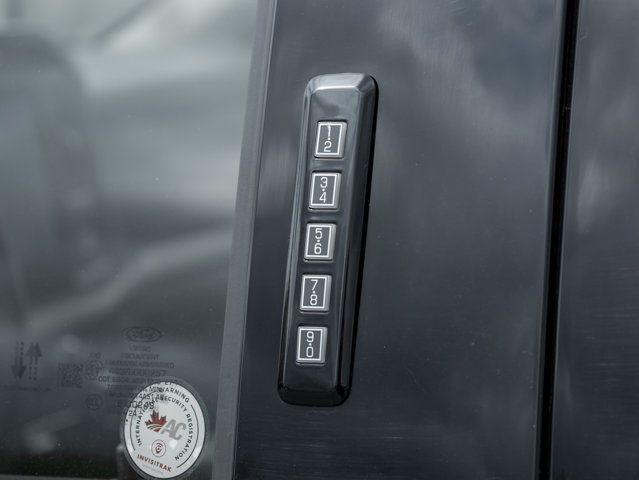 2024 Ford F-150 XLT | Clean Carfax | Crewcab in Cars & Trucks in Hamilton - Image 4