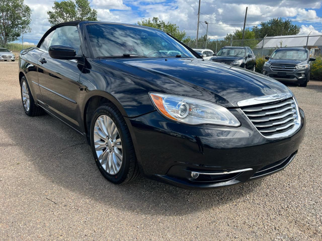 2013 Chrysler 200 Touring Convertible Leather Heated Seats in Cars & Trucks in Edmonton - Image 2