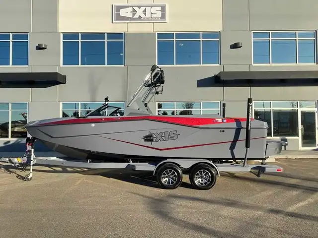 2024 Axis T235 in Powerboats & Motorboats in Saskatoon - Image 2