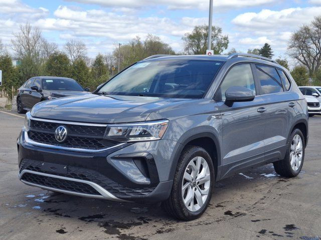 2022 Volkswagen Taos Comfortline AWD | Pano Roof | Leatherette in Cars & Trucks in Guelph