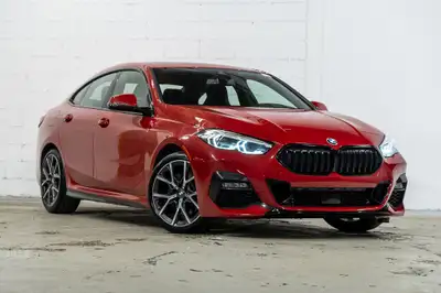 Francais: * Édition M Sport * Freins Standard * Ensemble M Sport * Volant en cuir M * Ensemble aérod...