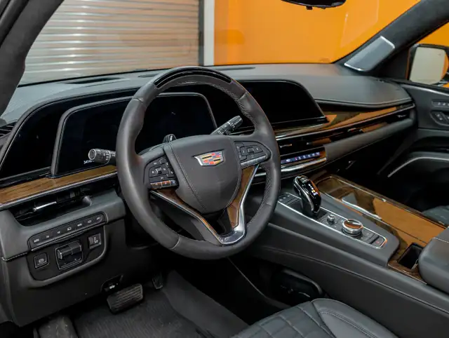 2024 Cadillac Escalade SPORT PLATINUM AWD *GR. ONYX* *SUPER CRUI in Cars & Trucks in Laurentides - Image 3
