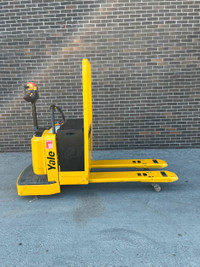 YALE ELECTRIC RIDER PALLETJACK FORKLIFT 6000LBS CAPACITY
