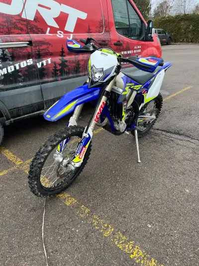 Moto de compétition/enduro Sherco 300 SEF Factory 2022, édition haut de gamme, prête à performer ! S...