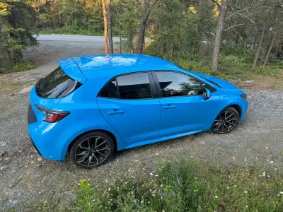 Toyota Corolla SE de 2019 sous garantie en super état avec pneu hiver et été