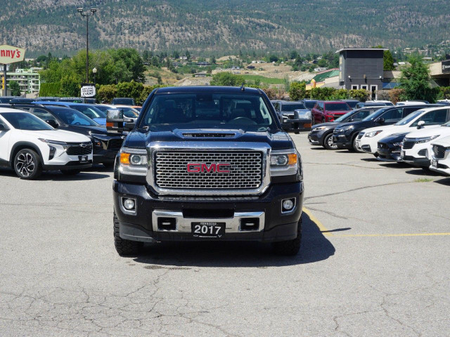 2017 GMC Sierra 3500HD in Cars & Trucks in Penticton - Image 2